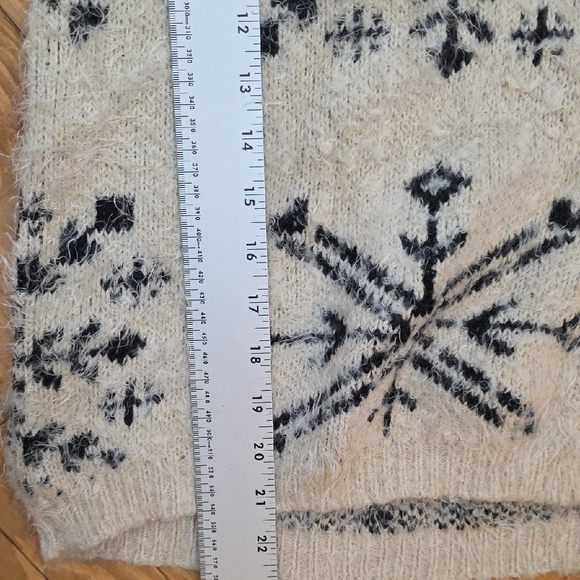 Finn & Clover ANTHRO Black and Cream Snowflake SZ SMALL - Picture 8 of 8